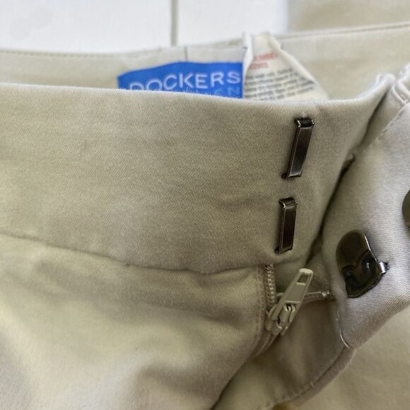 Dockers Women’s Khaki Chino Capri Pants Size 20W‎ Zipper Pockets Pre Owned - Picture 9 of 16
